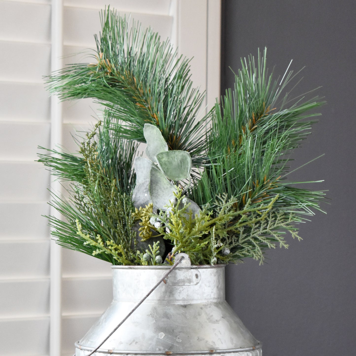 Long Leaf Pine with Greenery & Cones 21"