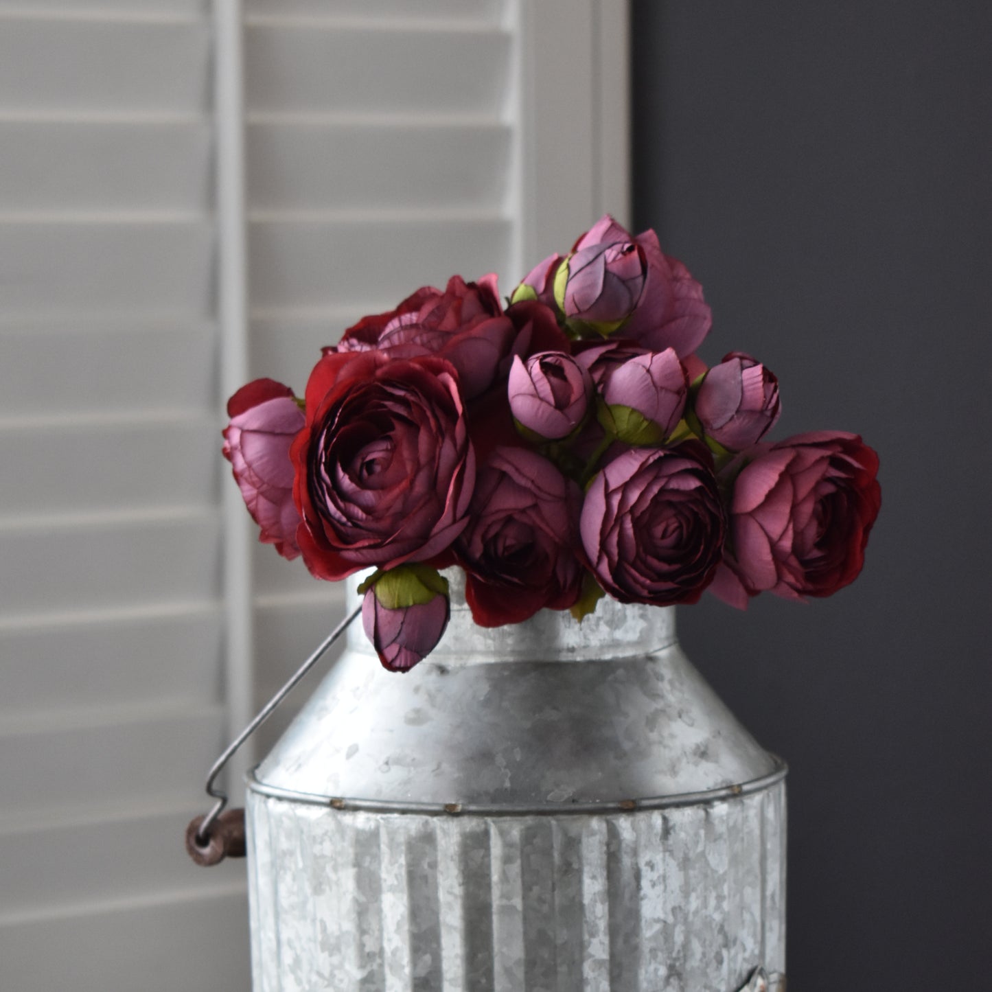 Ranunculus Bundle - Red 17"